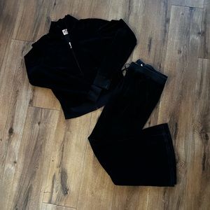 Juicy Couture Women’s 2 piece set, L, valor.